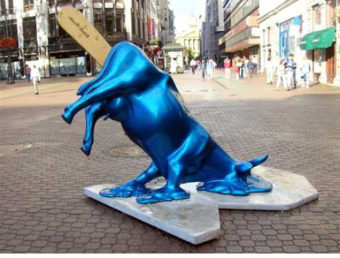 amazing statues melting cow