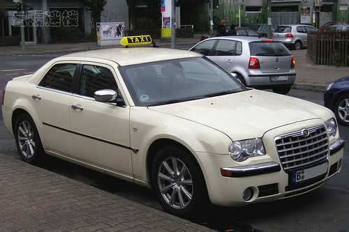 taxi in dubai Chrysler 300C