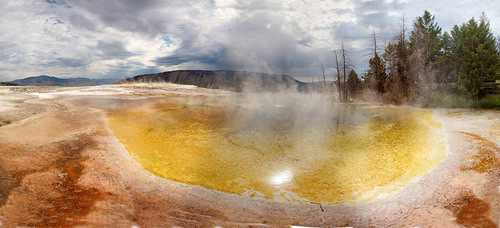 amazing-world-mammoth-hot-springs-2