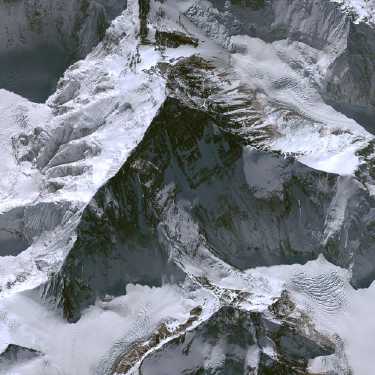 earth-from-425-miles-Mount-Everest