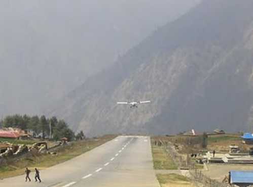 most-dangerous-airport-in-the-world-Lukla-Airport-Nepal