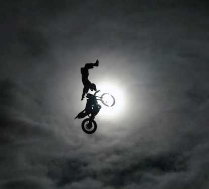 amazing-fearless-bike-stuntmen-3