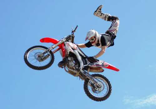 amazing-fearless-bike-stuntmen-4