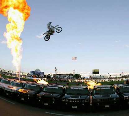amazing-fearless-bike-stuntmen-8