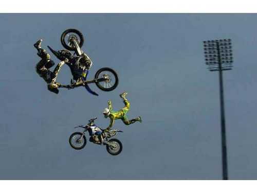 amazing-fearless-bike-stuntmen-9